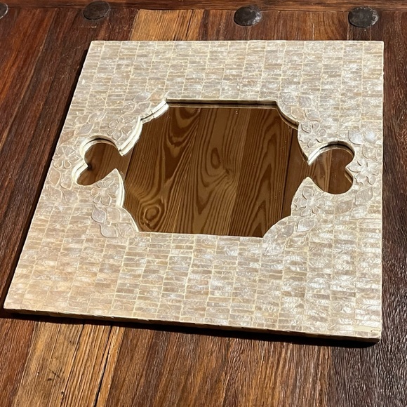 Mother of Pearl Capiz Shell Handmade Mosaic Floral Wall Art Mirror 16" x 16" - Picture 3 of 10